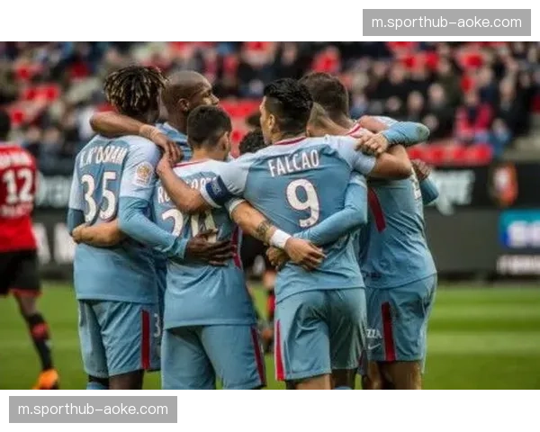 南特保级压力下的战术选择 五后卫收缩与快速反击平衡点